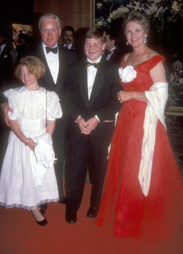 Actress Erika Slezak, husband Brian Davies, daughter Amanda Davies and son Michael Davies attend the 19th Annual Daytime Emmy Awards on June 23, 1992 at the Sheraton New York Hotel and Towers in New York City. (Photo by Ron Galella, Ltdhttp://www.jiacaigang.com/news/100789/Ron Galella Collection via Getty Images)