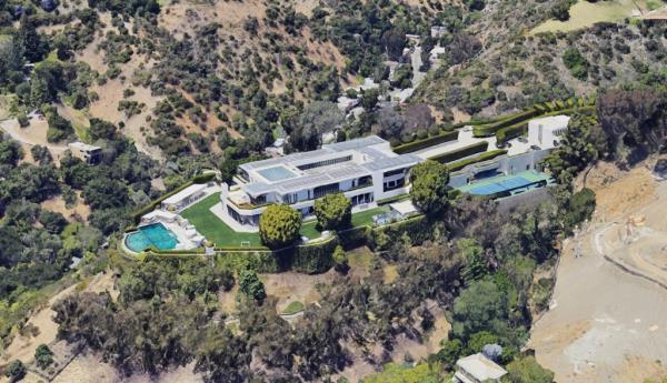 A photo taken from the air of Anthony Pritzker's home in Beverly Hills.