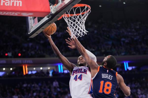 Paul Reed attempts to score versus the Knicks.
