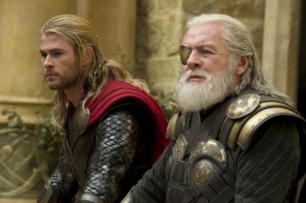 Editorial use only. No book cover usage. Mandatory Credit: Photo by Marvel/Kobal/REX/Shutterstock (5882560e) Chris Hemsworth, Anthony Hopkins Thor - The Dark World - 2013 Director: Alan Taylor Marvel Entertainment USA Scene Still Thor : Le Mo<em></em>nde des t?n?bres