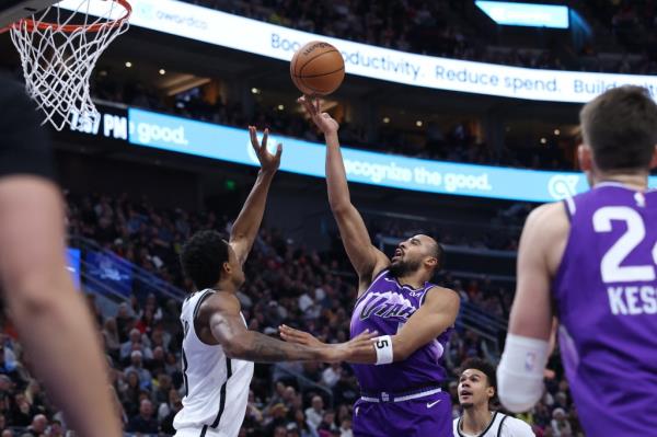 Utah Jazz guard Talen Horton-Tucker (5) goes to the basket against Brooklyn Nets center Nic Claxton (33) during the second quarter.