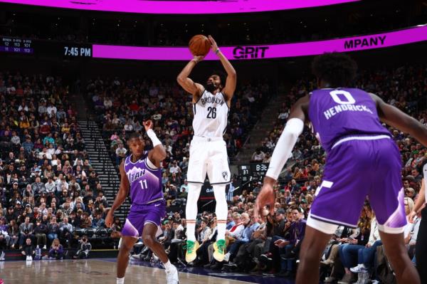 Spencer Dinwiddie #26 of the Brooklyn Nets shoots a three point basket during the game against the Utah Jazz.