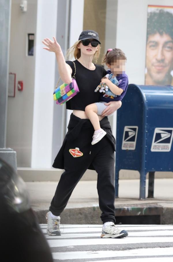 Sophie Turner is all smiles with her 3-year-old daughter Willa while shopping for art supplies at a local CVS pharmacy in Manhattan