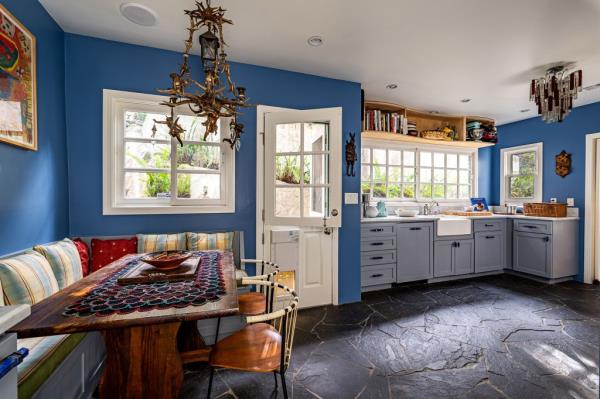 The breakfast space. 