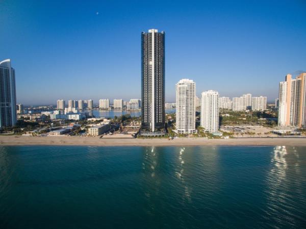 Lio<em></em>nel Messi co<em></em>ndo on Sunny Isles Beach