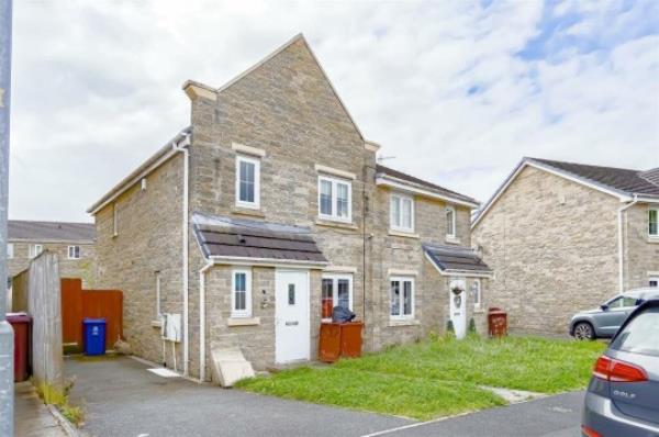 House has ?I?d tickle your bum? as a quote on the bathroom walls Straight Mile Court, Burnley Keenans Estate Agents, Burnley