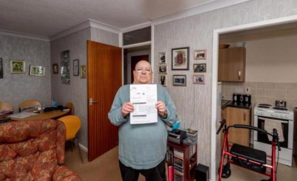 Dated: 12/10/2023 PENSIo<em></em>nER HIT WITH HUGE ?45K ENERGY BILL DESPITE LIVING IN ONE-BED FLAT Paul Lamb a pensio<em></em>ner was left stunned after he was hit with a whopping ?45k electricity bill despite living in a one-bed flat. Paul Lamb was sent the letter ordering he paid the huge fee following a year of issues with his meter which meant his recordings showed through-the-roof energy usage. The ex-military man said the meter in his one-bedroomed sheltered accommodation flat was clocking up 1kWh of electric every five minutes, in comparison to most homes which on average use 7.5kWh a day. See copy by North News