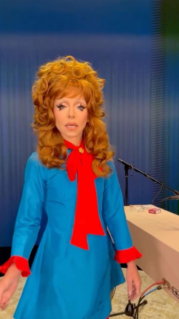 Kelly Ripa as Lady Gaga.