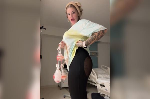 Scarlet Black, 28, form the UK, posing after second BBL.