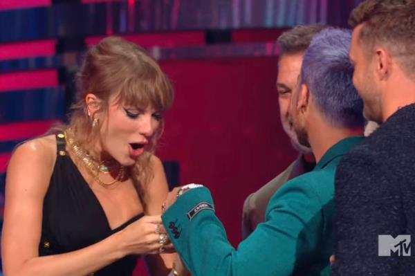 Lance Bass even gave Swift friendship bracelets.
