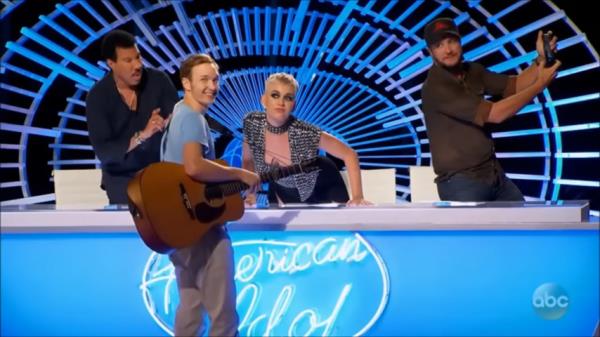 Katy Perry, Lio<em></em>nel Richie, and others at American Idol auditions with guitars on counter