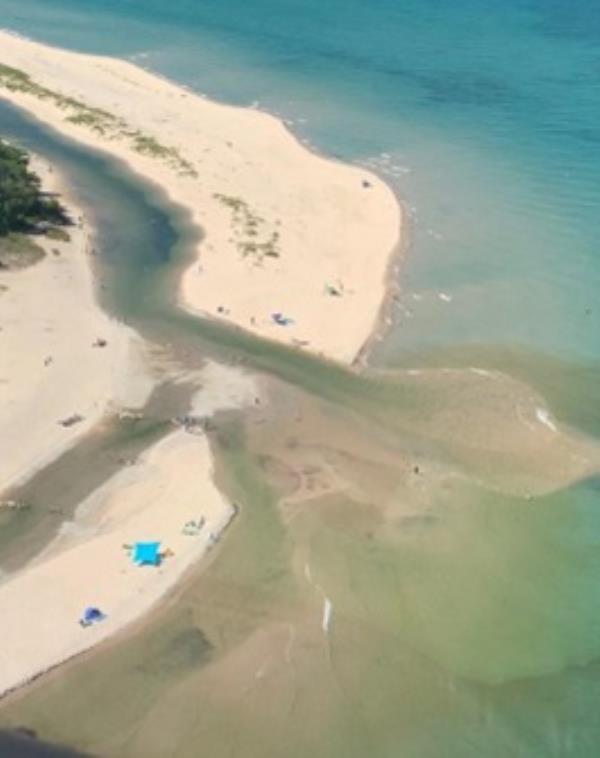 Andrew Howard, a 63-year-old man from Frankfort, Michigan, took a shovel to the park on Aug. 15, 2022.</p>

<p>　　According to the US Attorney's Office, he dug sediment and rocks out of the river basin and then stacked large rocks on a self-co<em></em>nstructed dam.</p>

<p>　　That diverted the river's natural flow through the newly dug channel out to Lake Michigan.</p>

<p>　　After 17 months, the spit the man dug through, finally started to reform.