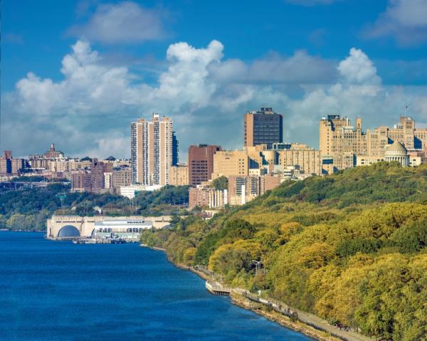 Hamilton Heights, wher<em></em>e prices also lowered, is home to Riverbank State Park on the Hudson River, which looks out to Washington Heights to its north over the trees of Riverside Park.