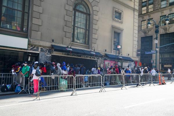 Both federal and city officials have failed to name the federal migrant liaison that will assist with the crisis.