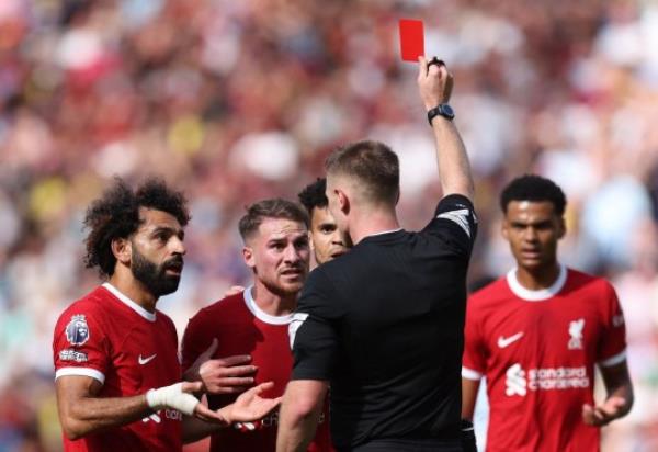 Liverpool midfielder Alexis Mac Allister sent off