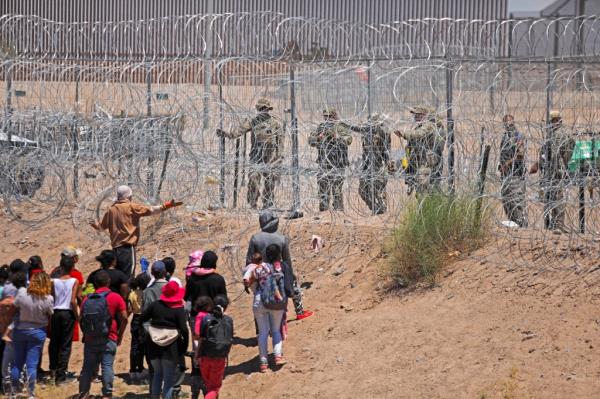 Migrants US border