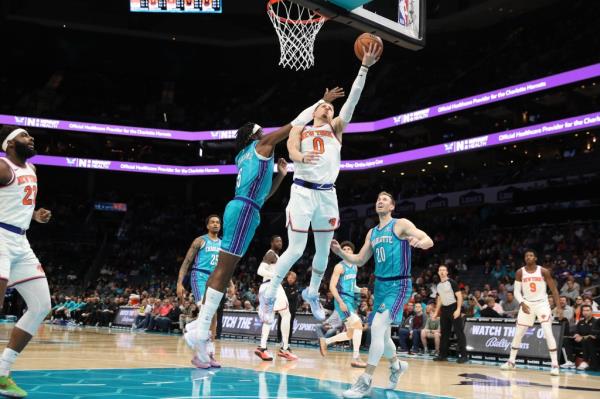 Do<em></em>nte Divincenzo scores during the Knicks' win over the Hornets on Nov. 18, 2023. 