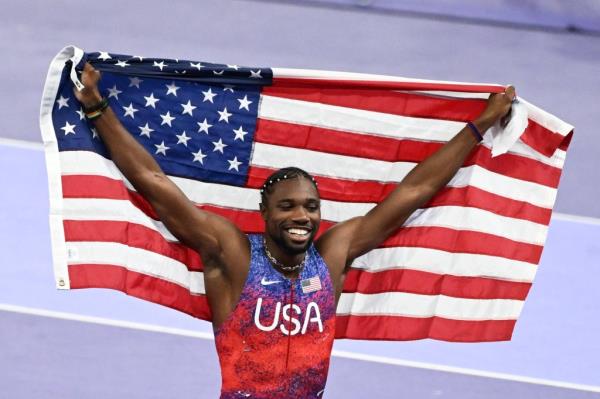 Team USA men's basketball celebrates their fifth straight gold medal.