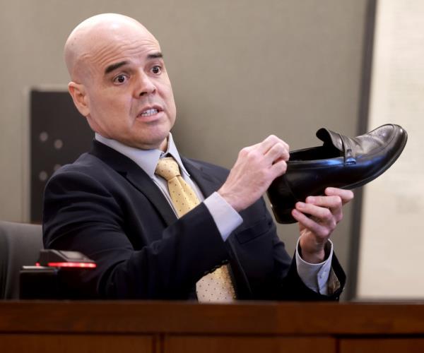 Robert Telles shows that he wears shoe lifts during his narrative on the witness stand on the witness stand during Telles' murder trial at the Regio<em></em>nal Justice Center in Las Vegas, Thursday, Aug. 22, 2024.