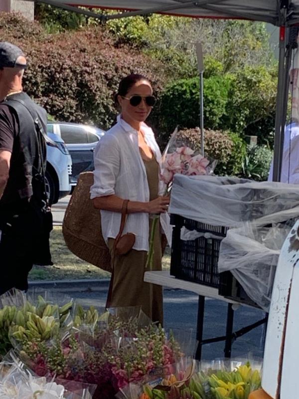 Meghan Markle takes her dog to the Farmer's Market in Montecito