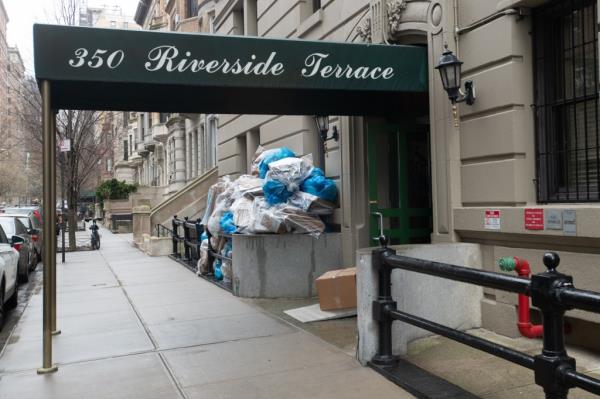 Security guard Oscar Delgado, 38, was arrested for allegedly sexually abusing two girls at an Upper West Side migrant shelter.