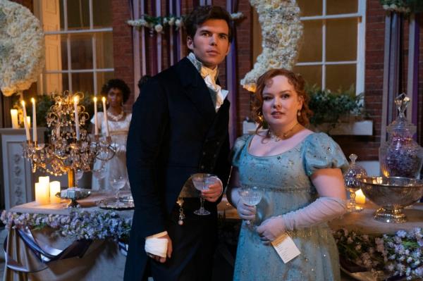 Luke Newton as Colin Bridgerton, Nicola Coughlan as Penelope Featherington