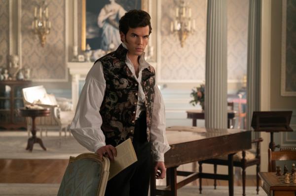  Luke Newton as Colin Bridgerton looking serious. 