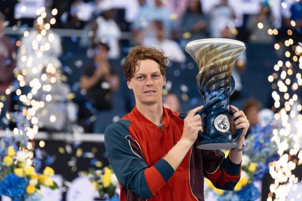 Jannik Sinner celebrates winning the Cincinnati on Aug. 19, 2024.