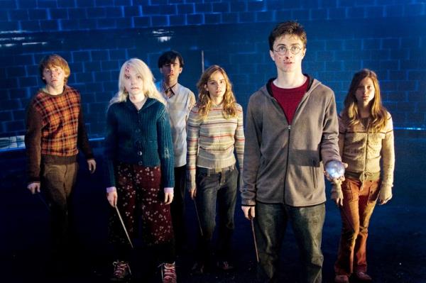 Rupert Grint, Evanna Lynch, Matthew Lewis, Emma Watson, Daniel Radcliffe, Bo<em></em>nnie Wright in 