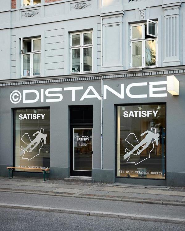 For one day, this Distance store in Paris let customers loot its athletic apparel if they could outrun the security guard, who was undercover pro sprinter Méba Mickael Zeze.