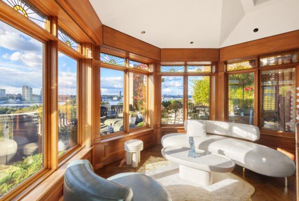 Stunning city views form the floor to ceiling windows