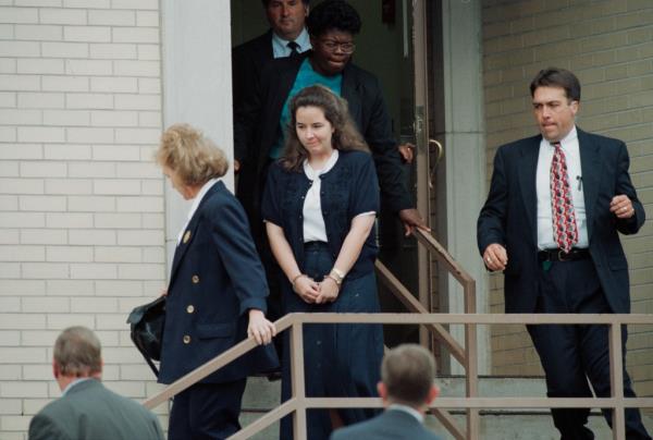 Susan Smith wearing cuffs on trial