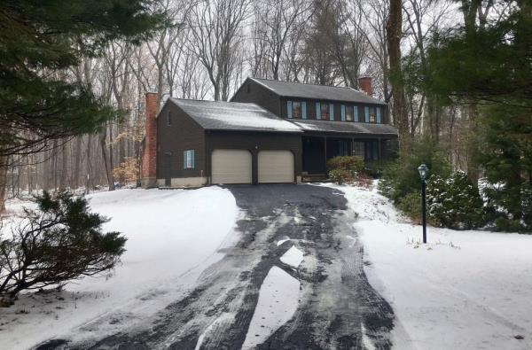 A snowy house in Burlington, Co<em></em>nnecticut wher<em></em>e Pierluigi Bigazzi, a professor at UConn Health, was found dead in February 2018.