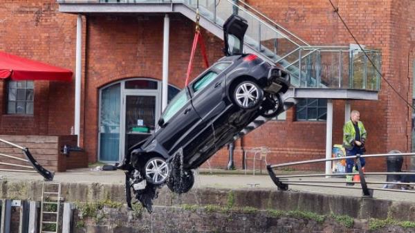 Pictured: A black Audi is recovered from the water. Wednesday 30 August 2023 Re: A body has been recovered at a scene wher<em></em>e a car has driven into the Marina waters, Swansea, Wales, UK.