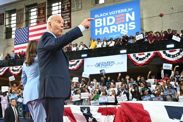President Joe Biden stands with Rep. Joyce Beatty, D-Ohio, after arriving at Philadelphia Internatio<em></em>nal Airport, Wednesday, May 29, 2024, in Philadelphia