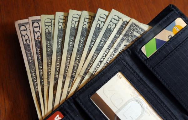 Gold has strengthened as the US dollar has weakened. The dollar experienced a 3.1% month-over-mo<em></em>nth dip on Mo<em></em>nday against a basket of six other currencies, according to the Financial Times.