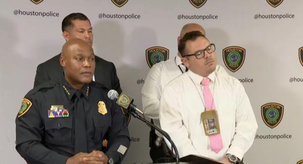 Houston Police Chief Troy Finner, left, at a Thursday press co<em></em>nference with Det. Sgt. Stephen Jimenez, right.