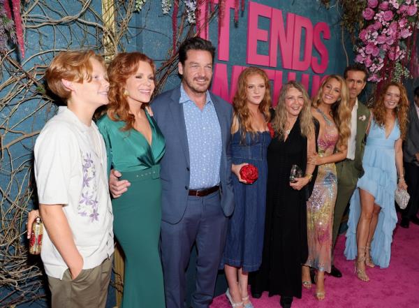 Wyatt Johnson, Robyn Lively, Bart Johnson, Kate Johnson, Elaine Lively, Blake Lively, Ryan Reynolds, and Lori Lively attend the 