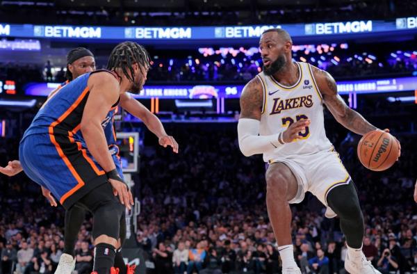LeBron James looks to make a move on Jalen Brunson during the Knicks' loss to the Lakers.