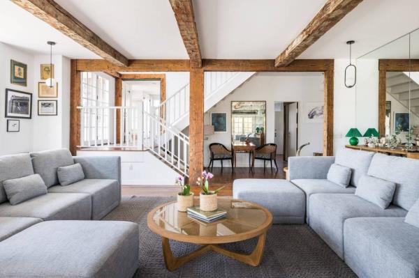 Clever use of wooden f<em></em>rames and beams, interior. 