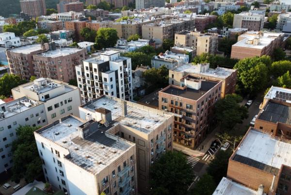  Renters like Aurielle Catron and Matthew Braganza are struggling to find apartments, often havin<em></em>g to compromise on location and amenities or put together extensive perso<em></em>nal profiles just to be considered. 