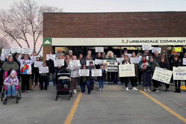 The Urbandale School Board agreed to terminate Delzell's co<em></em>ntract in a 4-1 vote on Monday.