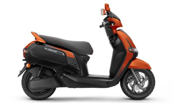 TVS i Qube Celebration edition 2