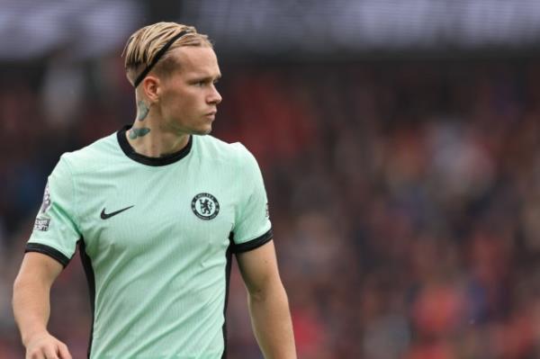 Mykhailo Mudryk playing for Chelsea
