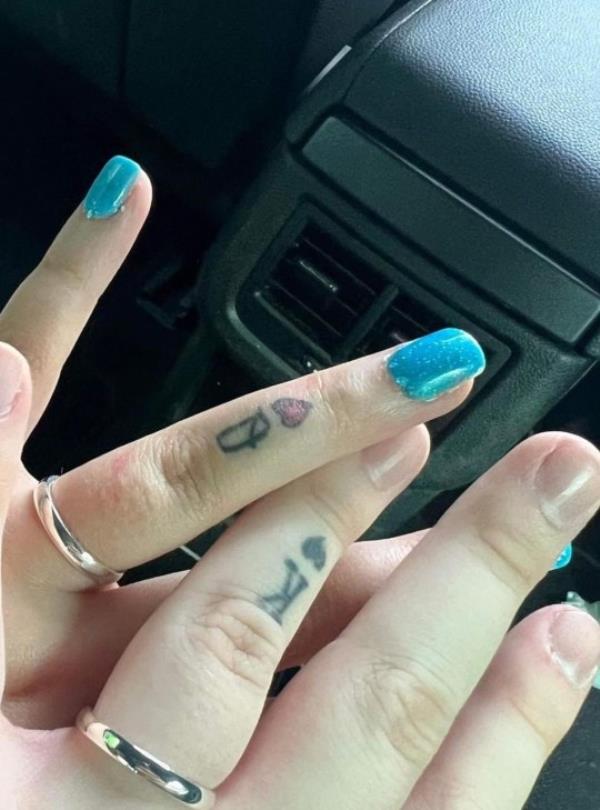 新娘用Spotify的歌单和10英镑的特易购礼服完成了“梦想”婚礼