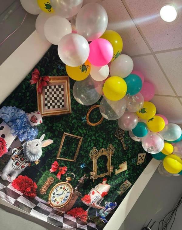 The decorations 