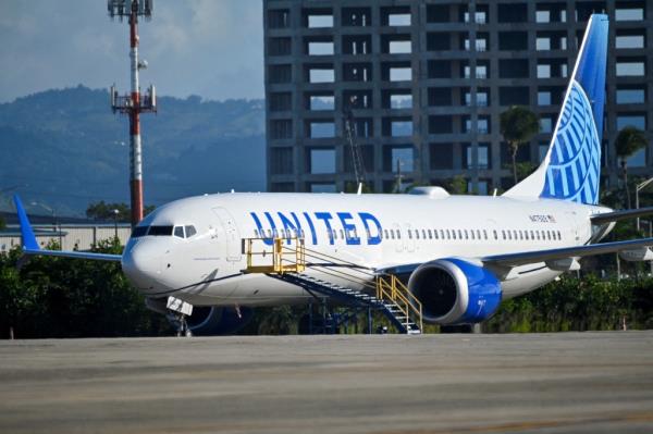 United Airlines plane