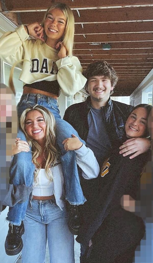 The four University of Idaho students who were found dead in off-campus housing were Madison Mogen, 21, top left, Kaylee Goncalves, 21, bottom left, Ethan Chapin, 20, center, and Xana Kernodle, 20, right.</p>

<p>　　