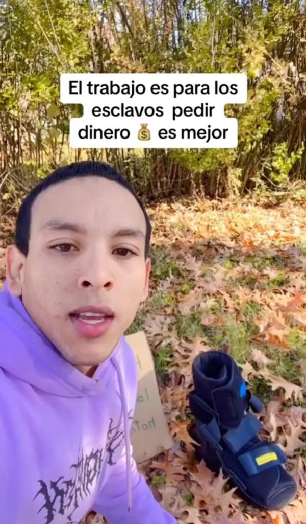Migrant TikTok influencer Leo<em></em>nel Moreno shows his followers how to use a fake cast to beg for cash