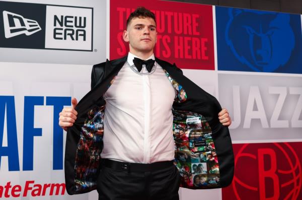 Do<em></em>novan Clingan on the red carpet of the 2024 NBA Draft on June 26, 2024.